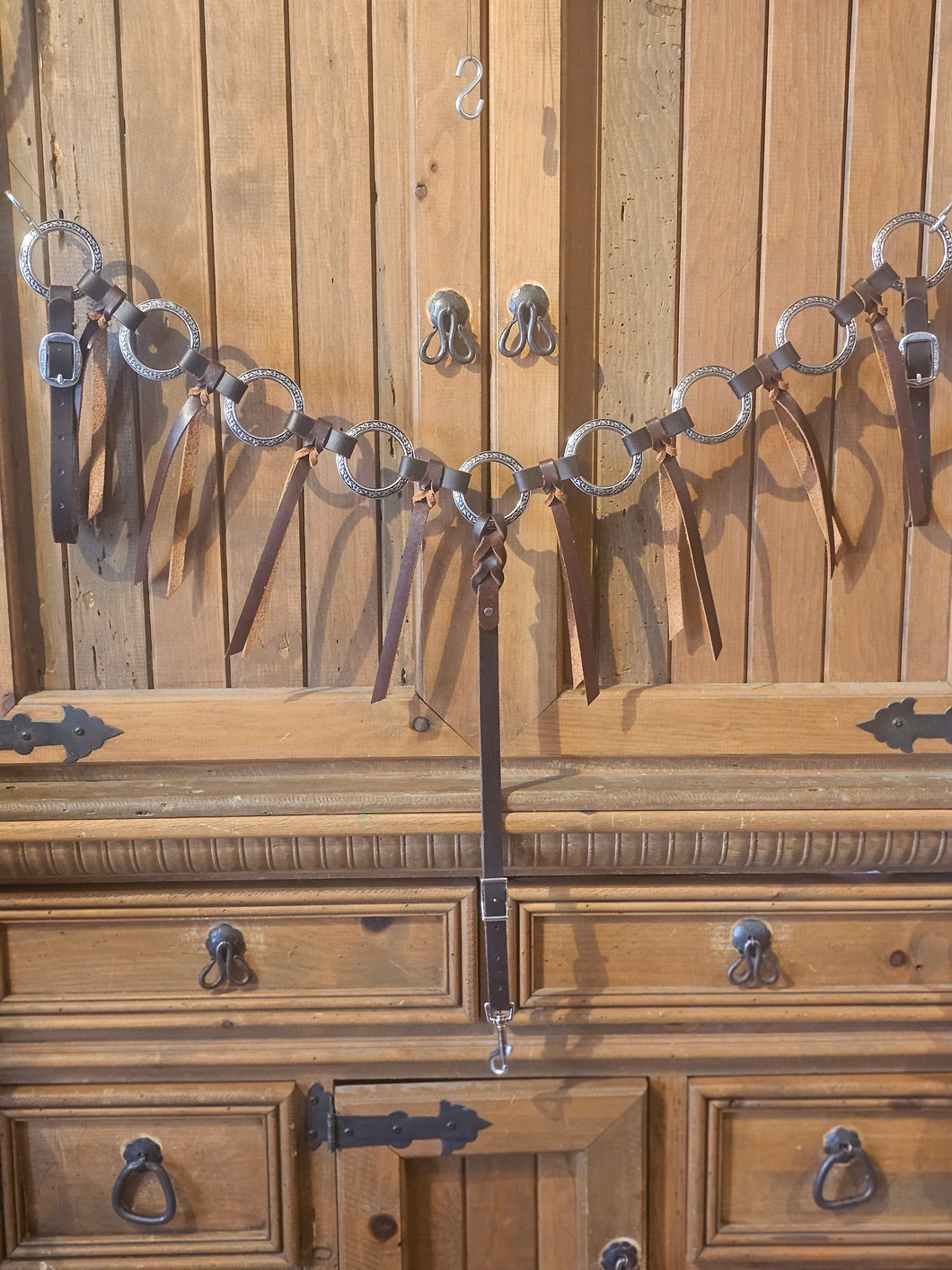 Silver ring breastcollar