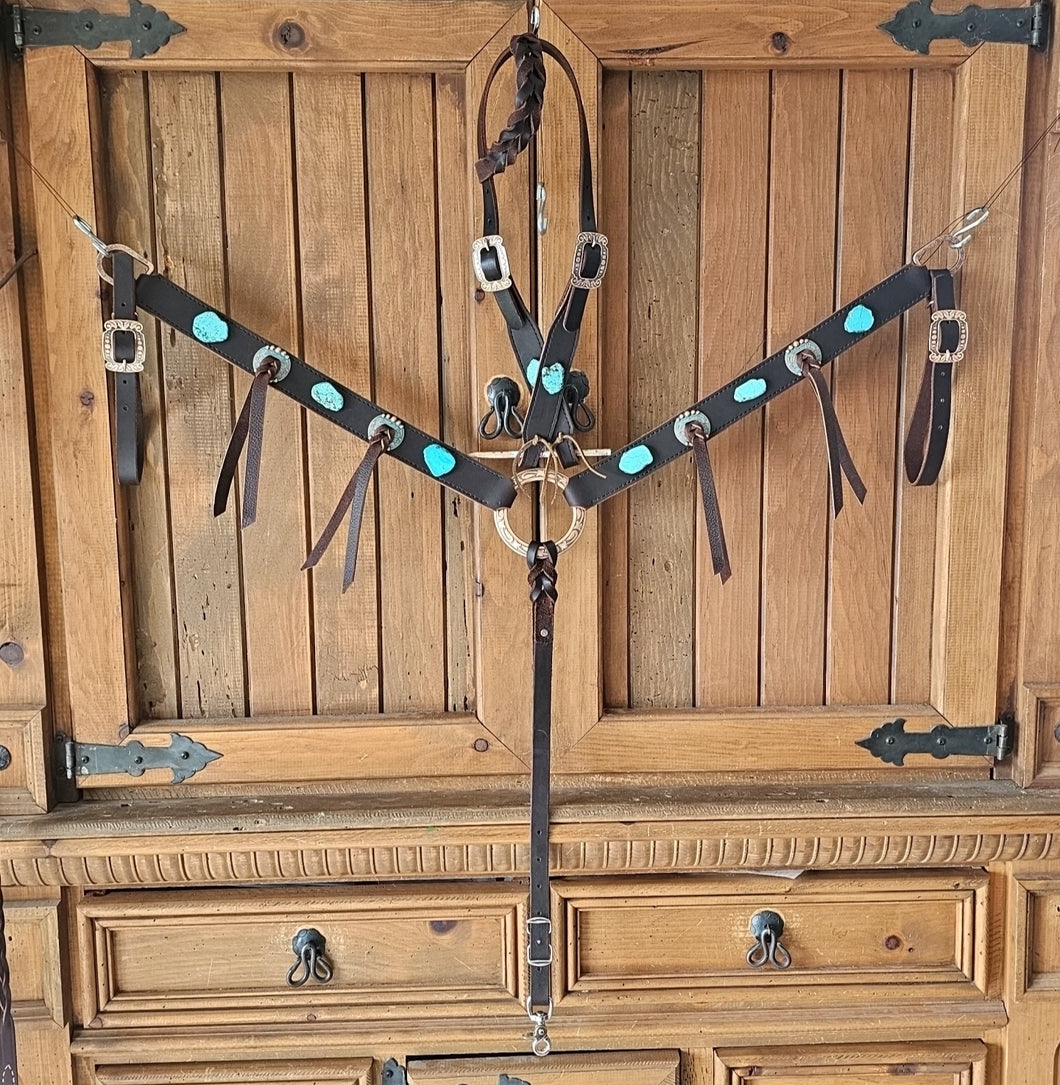 Turquoise stone set