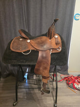 Load image into Gallery viewer, Handmade Tatum Saddle
